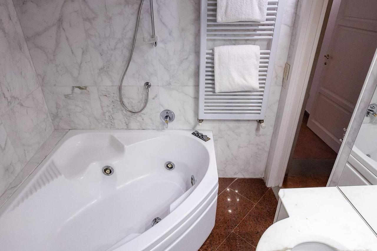 Acacia Firenze - Adelfa Apartment ภายนอก รูปภาพ